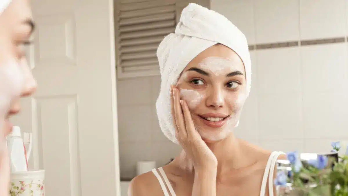Les secrets d'une peau éclatante : astuces beauté pour une routine de soins efficace