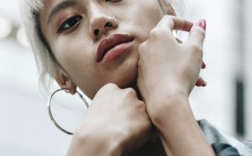 Beauté et audace : adopter les looks qui font tourner les têtes